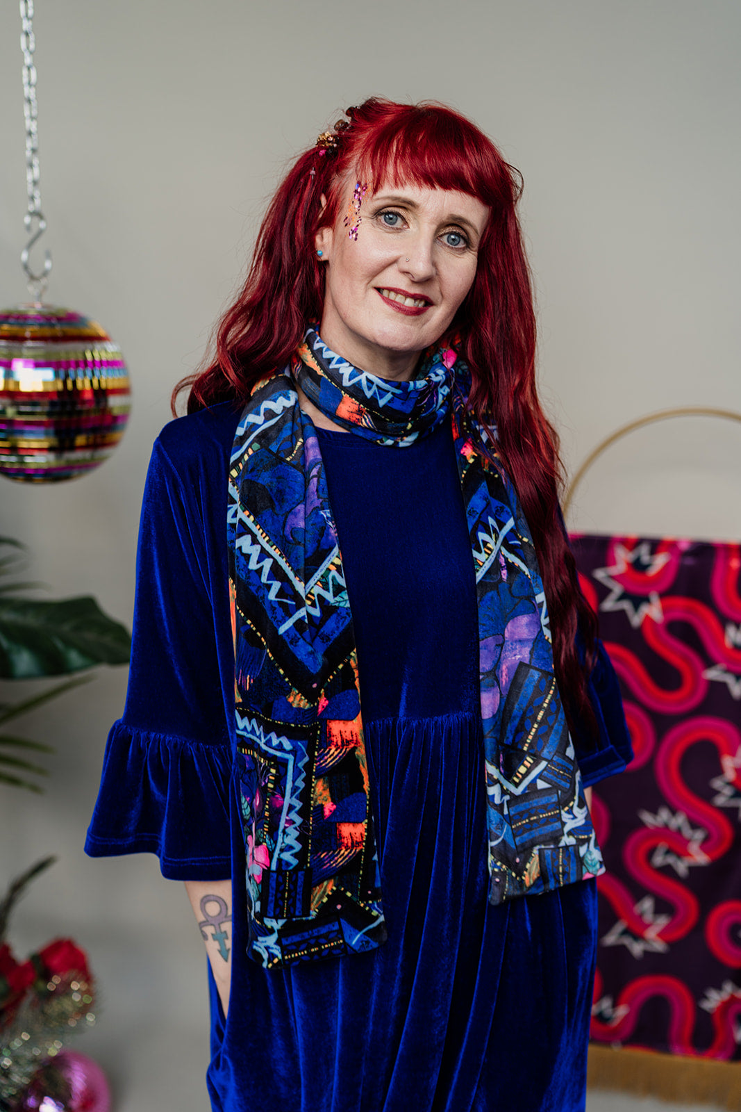 Velvet Scarf in Blue 80s Abstract