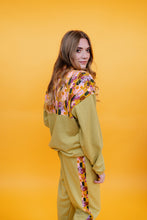 Load image into Gallery viewer, Retro Pullover in Mustard Abstract Paint