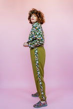 Load image into Gallery viewer, Sweatpants in Green Freshia