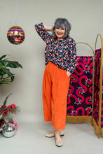 Load image into Gallery viewer, 3/4 Sleeve Top in Navy Orange Floral