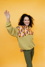 Load image into Gallery viewer, Retro Pullover in Mustard Abstract Paint